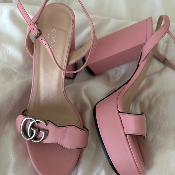 Brand new authentic red elegant GUCCI platform 👠 heels - Picture 2 of 4